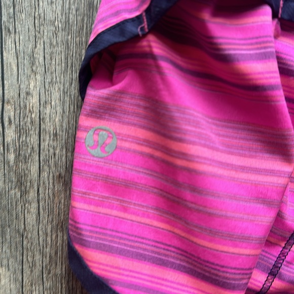 Lululemon shorts size 8 - Picture 6 of 8